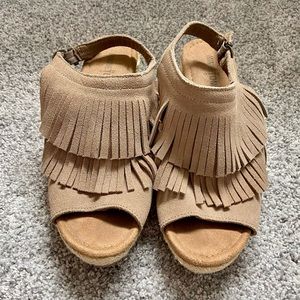 Minnetonka size 9 worn once